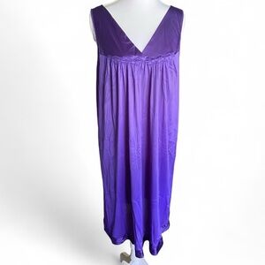 Vintage Purple‎ Vanity Fair Slip Nightgown Dress Womens Size M